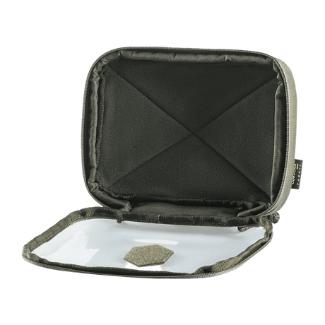 M-Tac Utility Organizer Slim Elite i åbnet tilstand viser forvæg i transparent PVC-folie til hurtig identifikation. Robust Cordura 500D materiale.