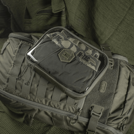 M-Tac Utility Organizer Slim Elite med transparent forvæg, ideel til EDC-kit opbevaring, lavet af Cordura 500D, vist på en taske.