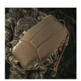 Soldat med M-Tac Mission Pack Elite rygsæk i slidstærkt Cordura 1000D med MOLLE LASER CUT-system til udvidelse af volumen.