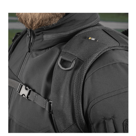Nærbillede af M-Tac Mission Pack Elite rygsæk med ergonomisk design, sort Cordura 1000D, og MOLLE LASER CUT-system.
