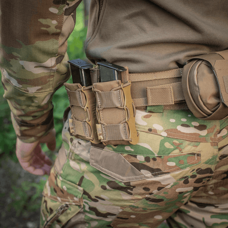 M-Tac Pistolmagasinlomme Kolchan på taktisk bælte, højkvalitets Cordura 1000D, sikker opbevaring af pistolmagasiner i camouflageuniform.