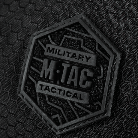 Logo på M-Tac Konvert Taske Elite i slidstærkt Cordura materiale.