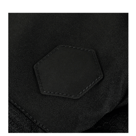 M-Tac Konvert Taske Elite i slidstærkt Cordura materiale, nærbillede af taskens innovative design med sekskantet detalje.