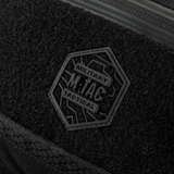 Nærbillede af M‑Tac Bæltetaske Elite Hex, der viser logo og sort Cordura stof med Woojin spænder og vandtæt YKK lynlås.
