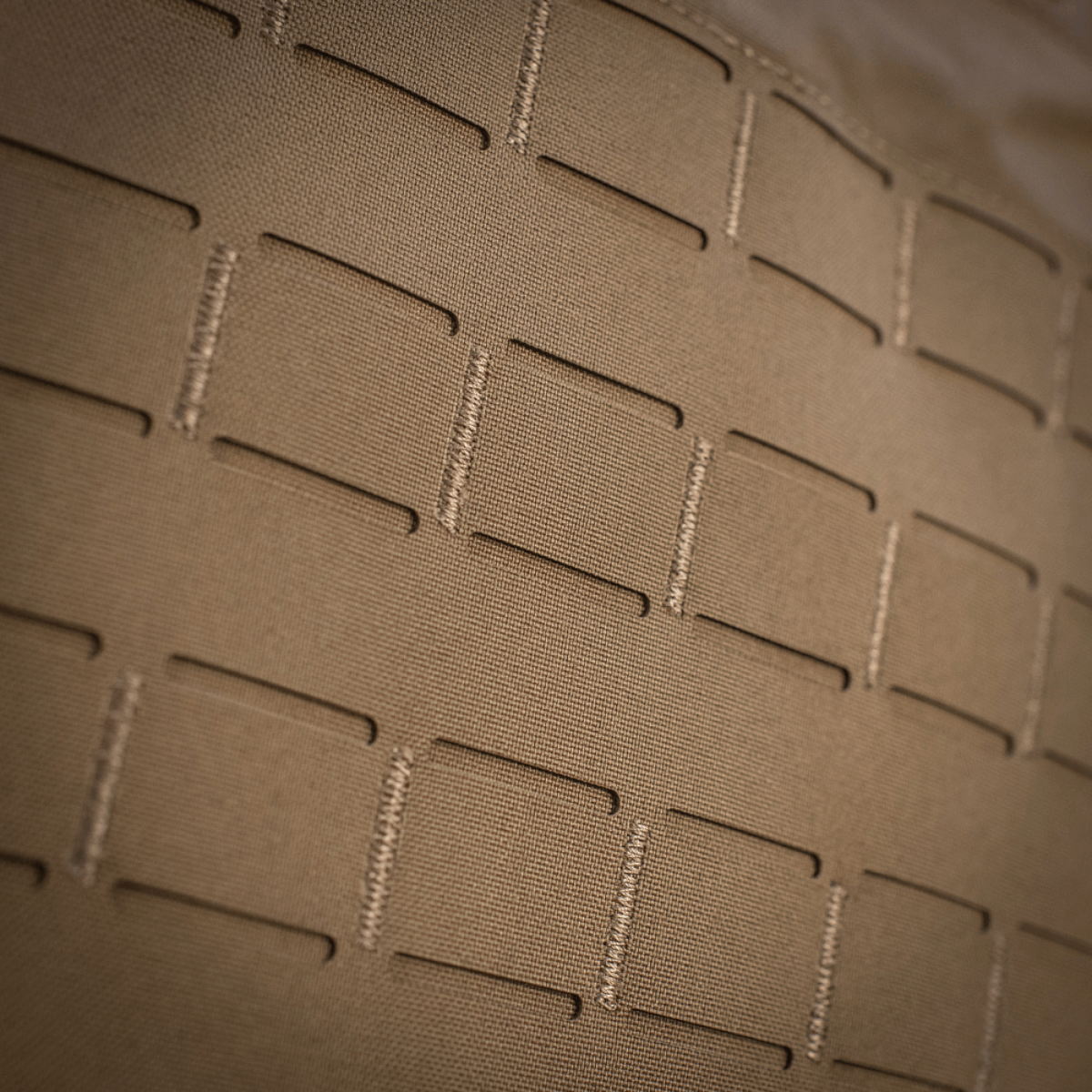 Nærbillede af M-Tac Frontpanel til Plate Carrier Cuirass QRS XL i slidstærkt Cordura 500D-materiale med MOLLE-system.