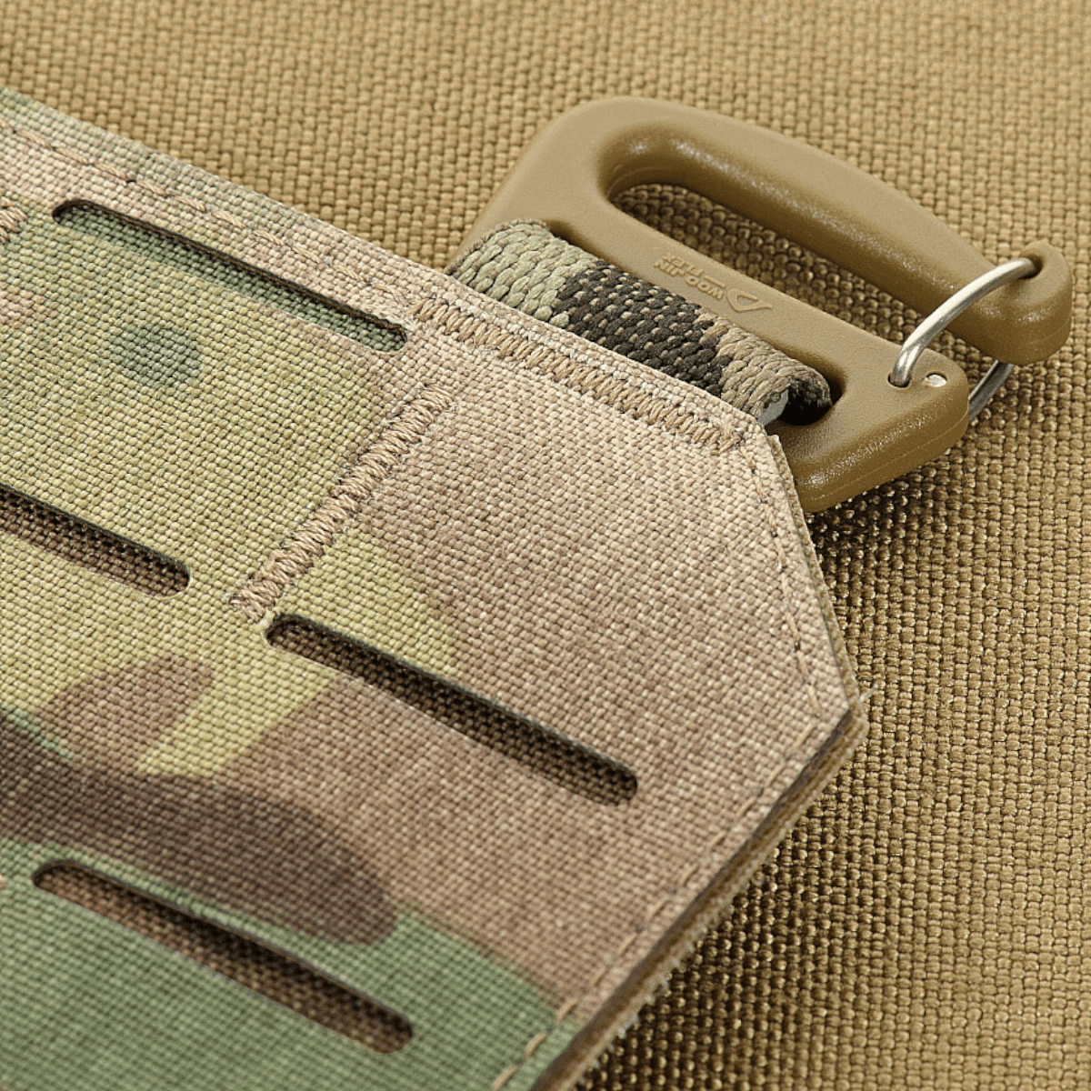 Detaljeret billede af M-Tac Frontpanel til Plate Carrier Cuirass QRS XL med Woojin-krog og Velcro-system.