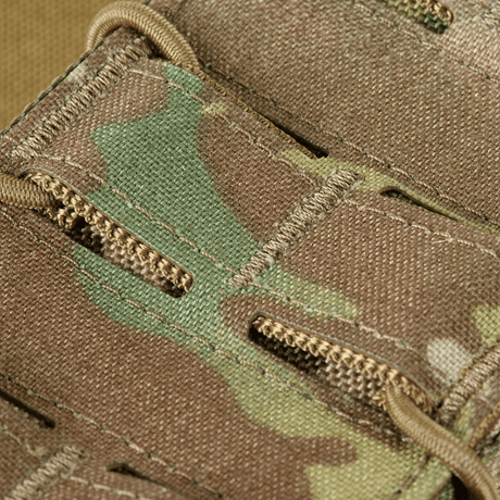 Nærbillede af M-Tac Dobbelt Magtaske til AK Gen.3 med slidstærkt Cordura 1000D materiale og MOLLE-kompatible funktioner.