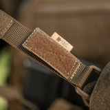 M-Tac Fastgørelse med D-ring til MOLLE-udstyr på taske med Velcro lukning, ideel til taktisk brug, kompakt og let.