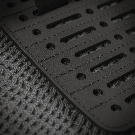 Detaljeret visning af M-Tac Modul Insert Molle 11x19, Laser Cut i polymerkomposit. Perfekt til effektiv EDC-organisering. Laser Cut-design.