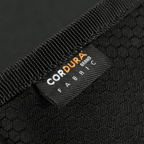 Nærbillede af M‑Tac Pung Elite Gen.II Hex lavet af Cordura Hex 1000D stof med synlig mærkat.