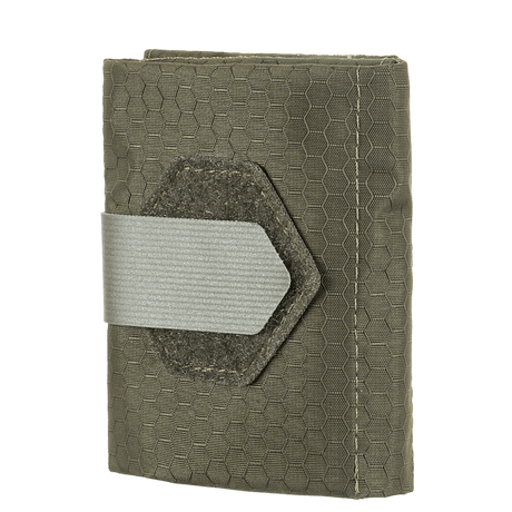 M-Tac City Med Pouch Hex lavet af holdbart Hex Polyester med Velcro-lukning, ideel til at opbevare vigtige medicinartikler.