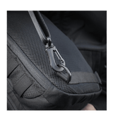 Nærbillede af M-Tac Cross Taske Slim Elite Hex med solid YKK lynlås og Woojin spænde, fremstillet af holdbart Cordura materiale.