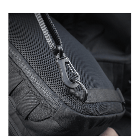 Nærbillede af M-Tac Cross Taske Slim Elite Hex med solid YKK lynlås og Woojin spænde, fremstillet af holdbart Cordura materiale.