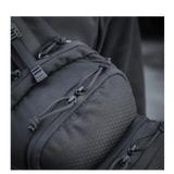 Nærbillede af M-Tac Cross Taske Slim Elite Hex med Hex-design og stærke lynlåse, lavet af Cordura 500 og Cordura Hex materialer.