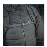 M-Tac Rygsæk Large Elite Hex Gen. IV i brug. Ergonomisk design og holdbar Cordura-materiale påvises.