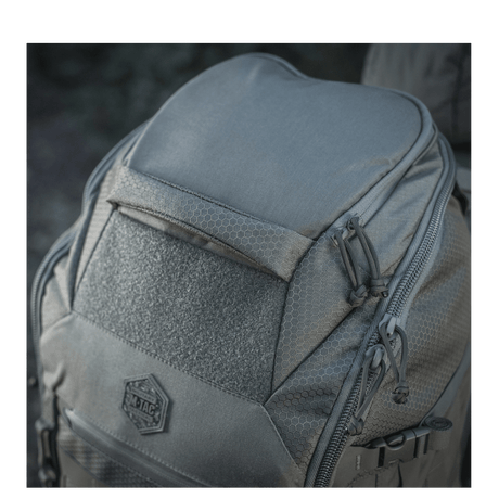 M-Tac Rygsæk Large Elite Hex Gen. IV i slidstærkt Cordura materiale, designet til ergonomisk komfort og holdbarhed.