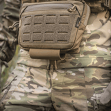 M-Tac Lomme til Tilbehør Lower Large Elite i Cordura 500D materiale monteret på camouflage uniform for udendørs brug