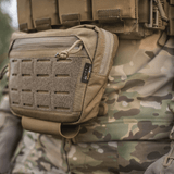 M-Tac Lomme til Tilbehør Lower Large Elite monteret på taktisk vest, fremstillet af slidstærkt Cordura 500D-materiale, camouflage design.