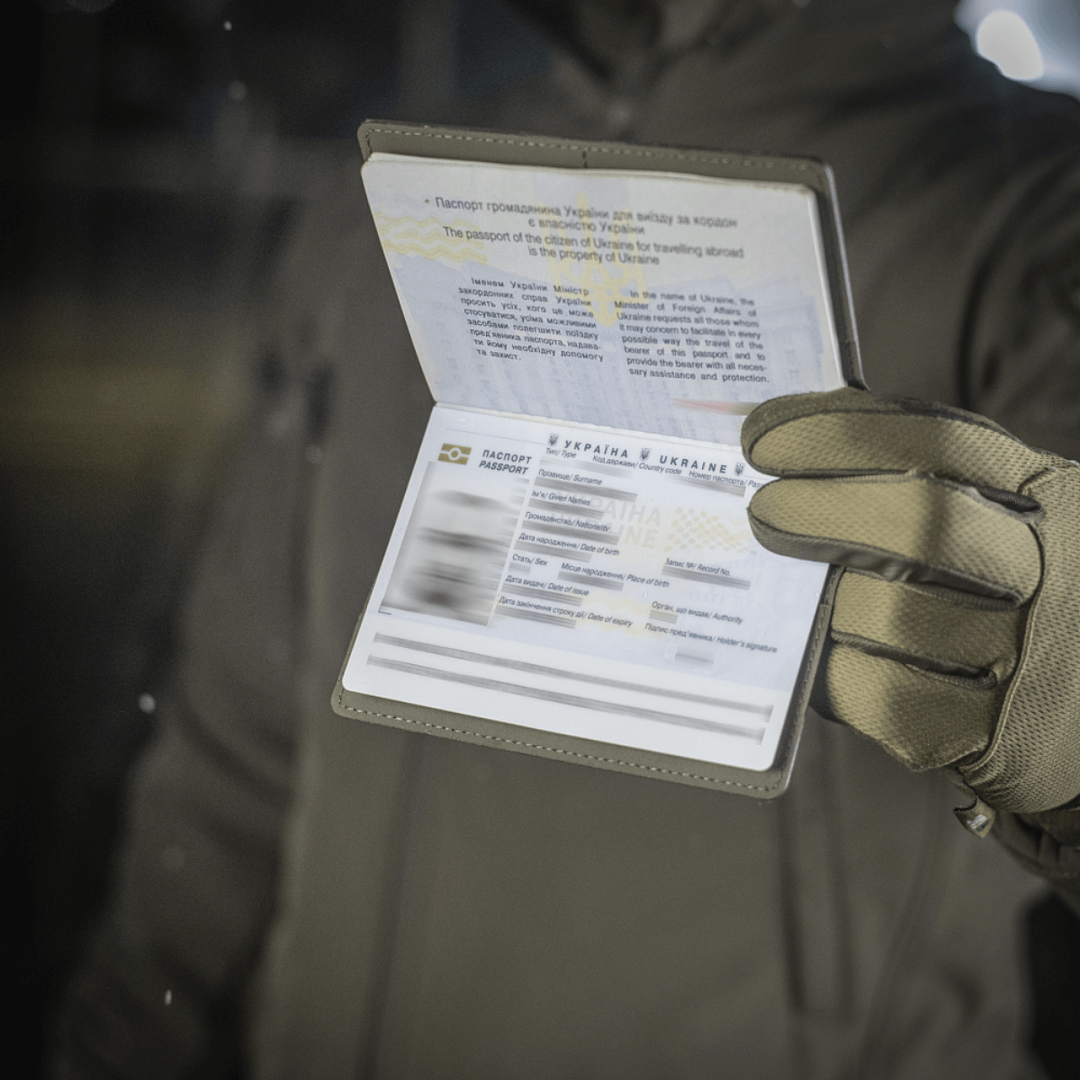 M-Tac Pascover beskytter pas mod slid og skader, moderne polymer, høj holdbarhed, passer til ukrainske og udenlandske pas, 13,5x10 cm