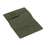 M‑Tac Pascover i polymerkomposit med rum til plastkort og stilfuldt logo, beskytter pas mod slid og skader. Størrelse 13,5 x 10 cm.