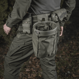 M‑Tac Magasinsæk Dump Pouch Lite Elite monteret på en taktisk bælte med quick-pull lukkesystem og Cordura 500D materiale.