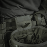 M‑Tac Magasinsæk Dump Pouch Lite Elite monteret på bælte, fremhæver hurtiglukkesystem og robust Cordura 500D-materiale.