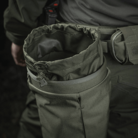 M‑Tac Magasinsæk Dump Pouch Lite Elite i Cordura 500D monteret på bælte, viser hurtiglukkesystem og robust konstruktion.