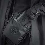 M‑Tac Pocket Bag Elite HEX i slidstærkt materiale med robust YKK lynlås, ideel til opbevaring af EDC-udstyr og småting, sort design.