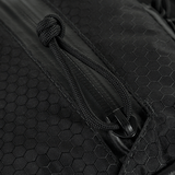 Detaljer af slidstærk YKK lynlås på M‑Tac Pocket Bag Elite HEX med hexagon mønster, ideel til opbevaring af hverdagens småting.