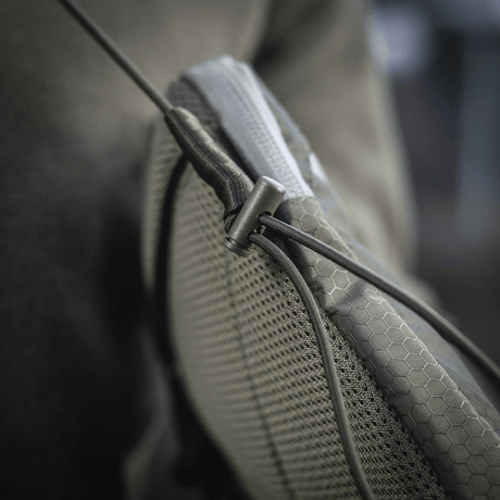 M‑Tac Pocket Bag Elite HEX med slidstærkt materiale og holdbare YKK lynlåse, ideel til daglig brug og opbevaring af EDC-udstyr.