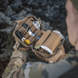 M-Tac Horisontal Medic Lomme Large Elite feltkit til førstehjælp med organiserede lommer og robust Cordura 500D materiale.