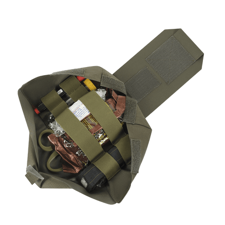 M‑Tac Medic Pouch Vertical Large Elite med elastiske lommer fyldt med førstehjælpsudstyr, fremstillet af slidstærkt Cordura 500D.