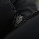 Lynlåsdetalje på M-Tac Tablet Bag Laser Cut Hex med YKK lynlås, sikrer høj kvalitet og holdbarhed i Cordura materiale.