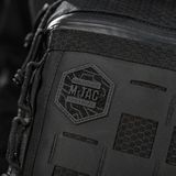 M-Tac Tablet Bag Laser Cut Hex med robust hex-design og Laser Cut MOLLE-panel til EDC og skjult bæring. Fremstillet i slidstærk Cordura.