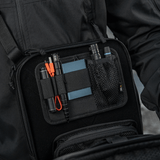 M-Tac Tablet Bag Laser Cut Hex med modulær insert og quick access funktion, fremstillet i holdbar Cordura, perfekt til EDC-brug.
