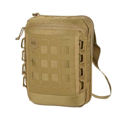 M-Tac Tablet Bag Laser Cut Hex i sandfarvet Cordura med Laser Cut MOLLE panel og hurtig adgangsrum, ideel til EDC og tablet opbevaring.