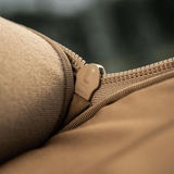 Nærbillede af YKK lynlås på M-Tac Tablet Bag Laser Cut Hex i Cordura materiale.