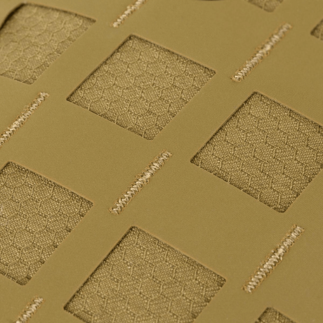 Nærbillede af M-Tac Tablet Bag Laser Cut Hex med laser cut MOLLE panel i Cordura materiale.