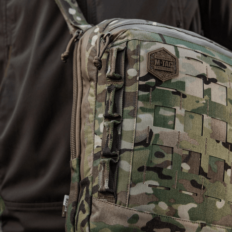 M-Tac Tablet Bag Laser Cut Hex i camouflagemønster med Cordura materiale og Laser Cut MOLLE system til taktik og hverdag.