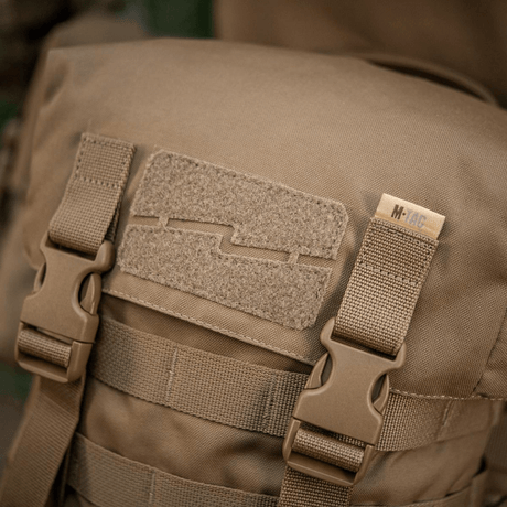M-Tac Sukharka Gen.3 Pouch i slidstærk Cordura 500D med fastex-lukning, perfekt til militært brug. MOLLE-interface synlig.