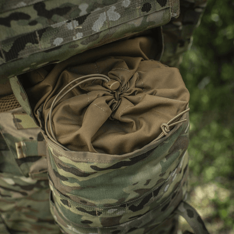 M-Tac Sukharka Gen.3 Pouch i Cordura 500D med snøre- og fastex-lukning, monteret på udstyr med MOLLE-interface. Robust til militærbrug.