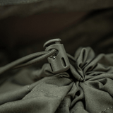Nærbillede af M-Tac Sukharka Gen.3 Pouch med elastiksnor og stopper i Cordura 500D-materiale, ideel til udstyr og militært brug.