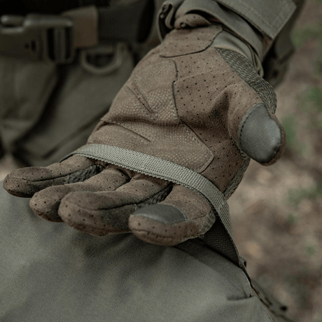 Taktisk handske håndterer M-Tac Sukharka Gen.3 Pouch med holdbart materiale og MOLLE-interface.
