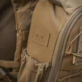 Nærbillede af M-Tac STURM Elite Rygsæk, fremstillet af Cordura med elastiske sidelommer og YKK hardware.