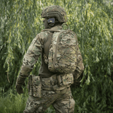 Soldat iført M-Tac STURM Elite Rygsæk i camouflagesituation
