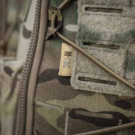 Nærbillede af M-Tac STURM Elite Rygsæk med camo-design og MOLLE panel