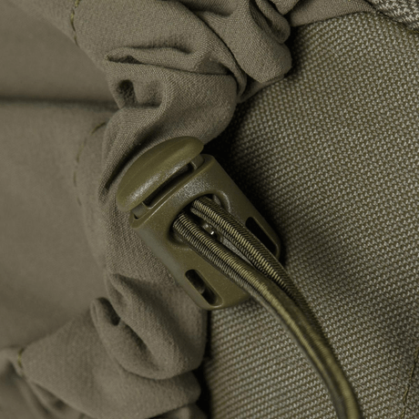 Detalje af M-Tac STURM Elite Rygsæk med stærkt materiale og robust spænde for holdbarhed i felten.