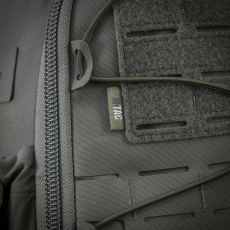 Nærbillede af M-Tac STURM Elite Rygsæk viser Cordura materiale og Laser Cut MOLLE design. Taktisk design til kortvarige ophold.