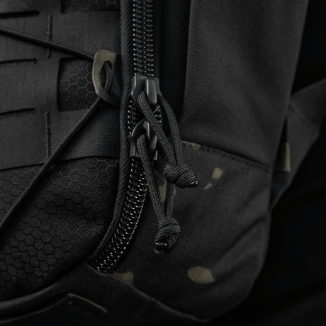 M-Tac STURM Elite Rygsæk i taktisk sort design med kraftig lynlås og Cordura-materiale, velegnet til udstyrstransport i felten.