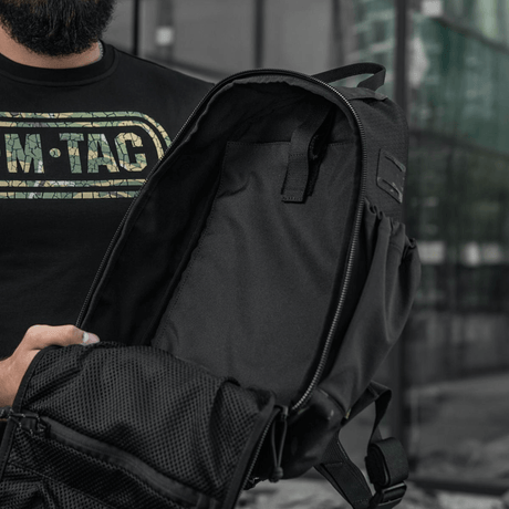 Åben M-Tac STURM Elite Rygsæk med indvendig visning, sort design, ideel til taktisk brug, fremstillet af slidstærk Cordura materiale.